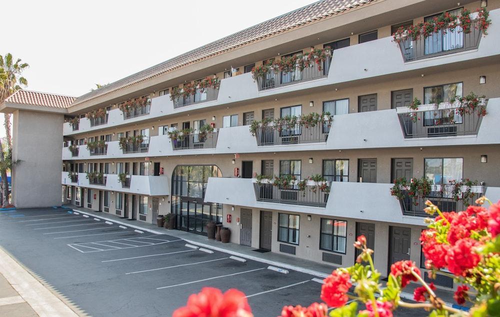 Hotel Ramada By Wyndham Oceanside Esterno foto