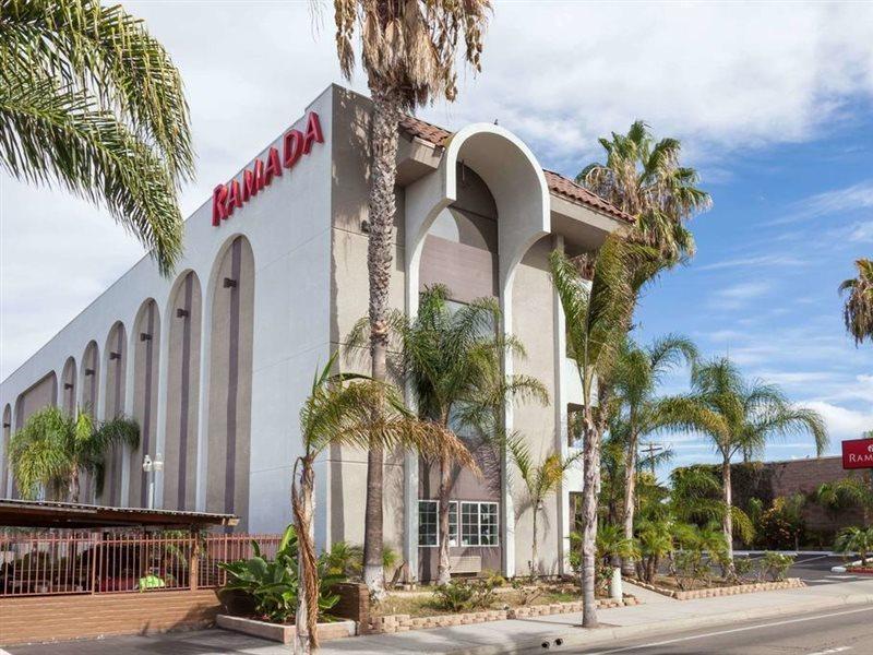 Hotel Ramada By Wyndham Oceanside Esterno foto