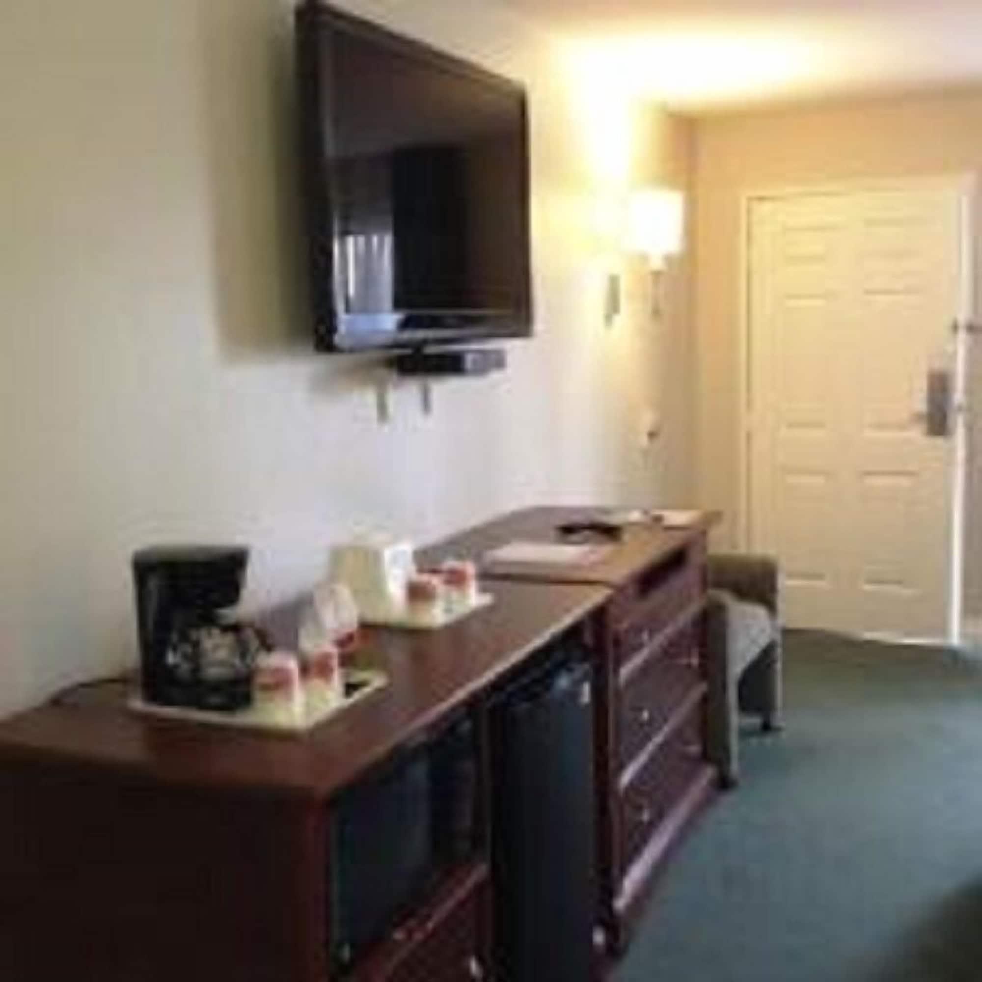 Hotel Ramada By Wyndham Oceanside Esterno foto
