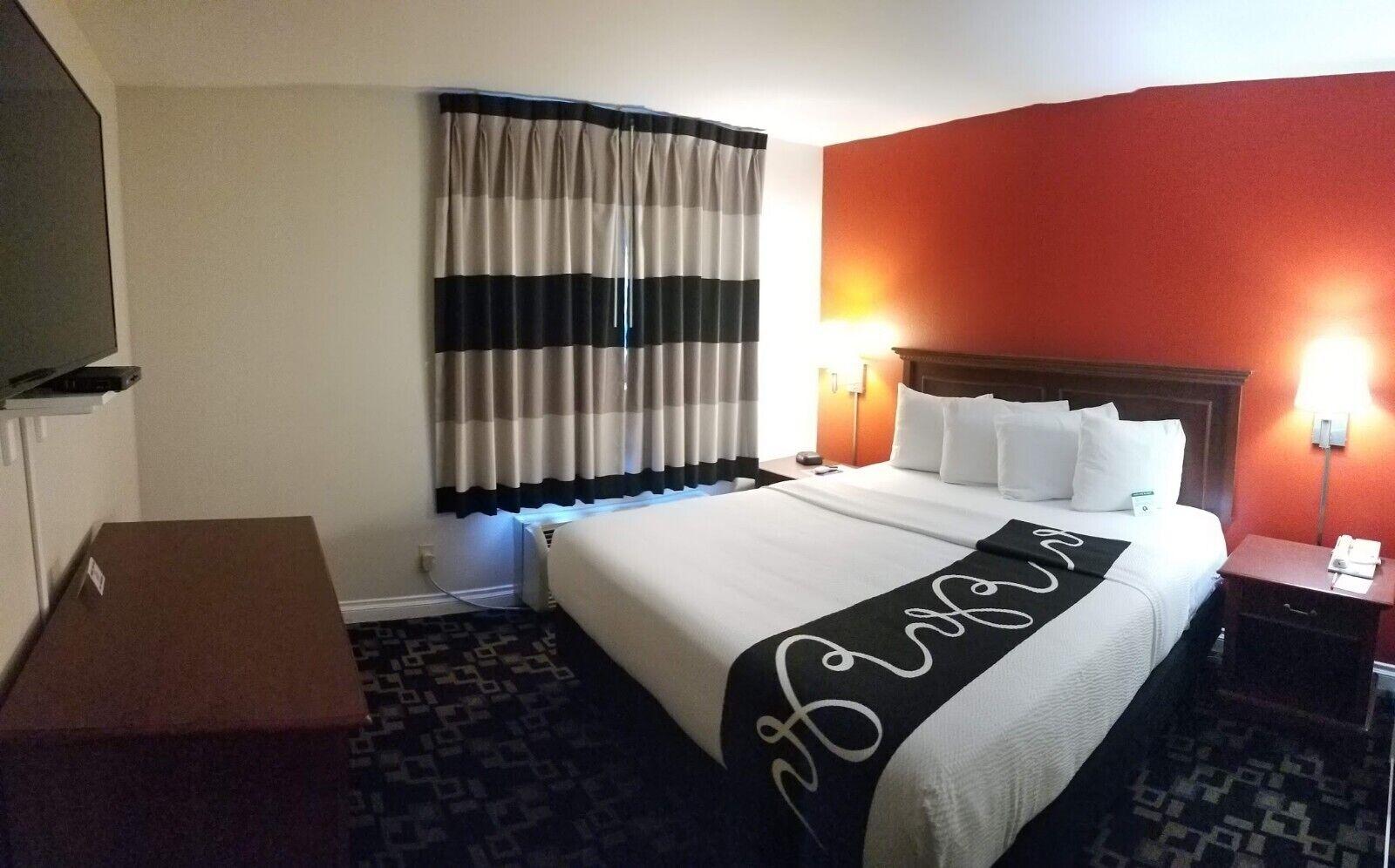 Hotel Ramada By Wyndham Oceanside Esterno foto