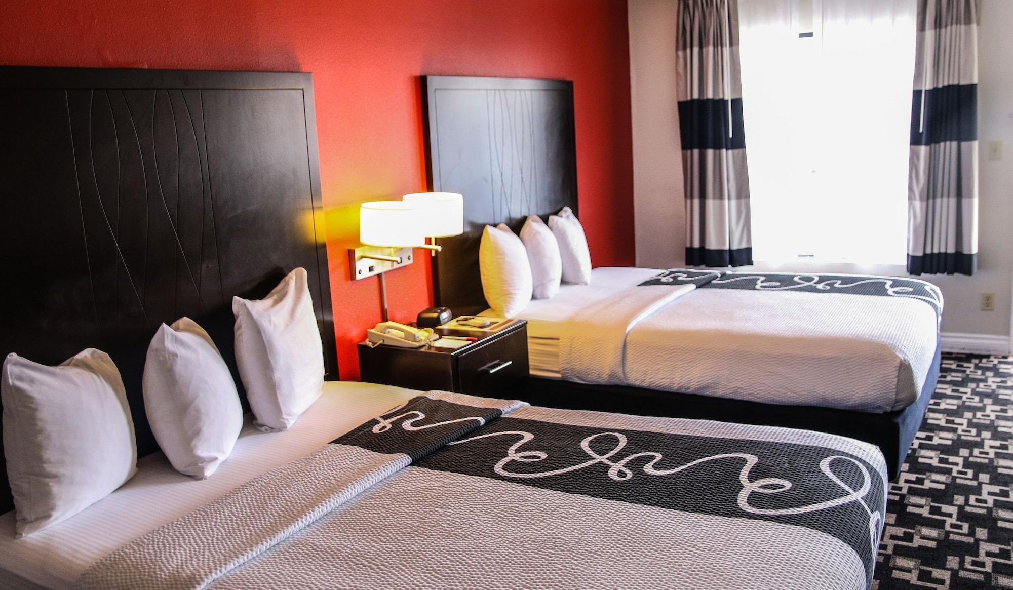 Hotel Ramada By Wyndham Oceanside Esterno foto