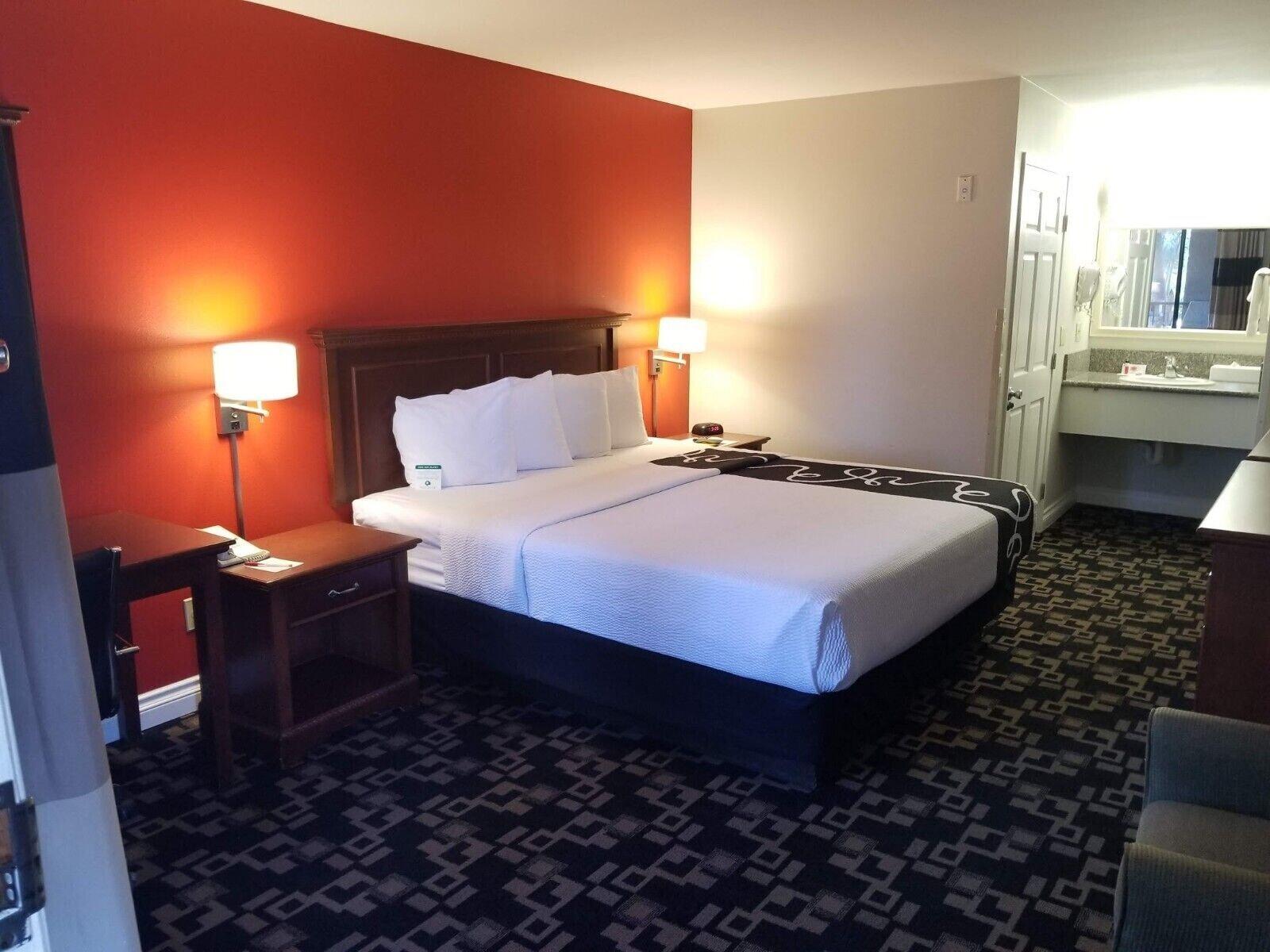 Hotel Ramada By Wyndham Oceanside Esterno foto
