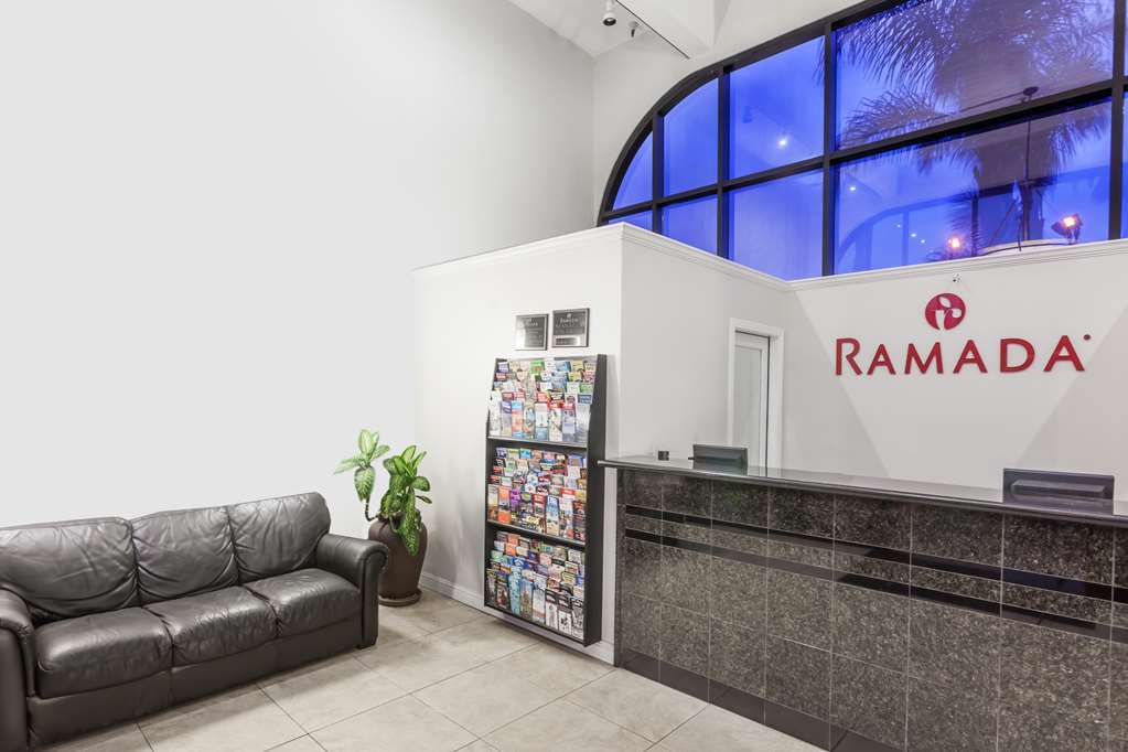 Hotel Ramada By Wyndham Oceanside Interno foto