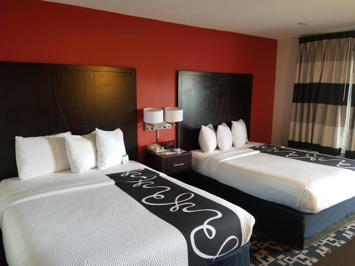 Hotel Ramada By Wyndham Oceanside Esterno foto