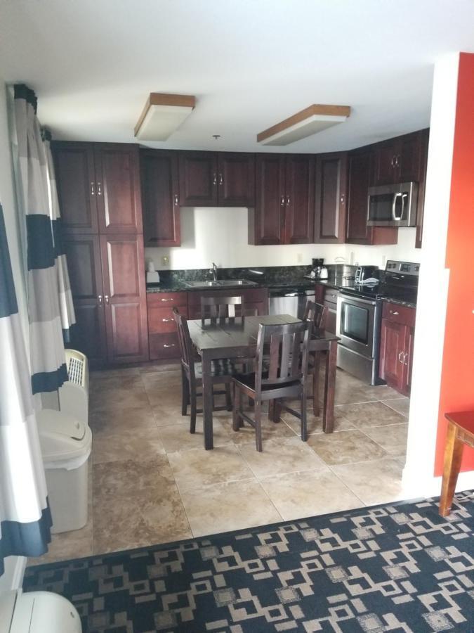 Hotel Ramada By Wyndham Oceanside Esterno foto